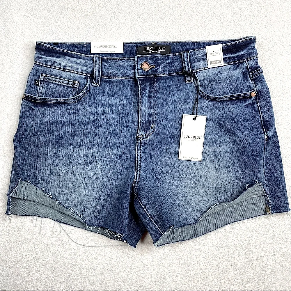 Judy Blue Los Angeles Mid-Rise Semi-Cuffed Raw Hem Denim Shorts Size (XL) - Picture 2 of 14